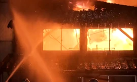 Đám cháy lớn nhất trong 50 năm, thiêu rụi 170 ngôi nhà ở Nhật Bản