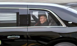 Tổng thống Nga phá vỡ truyền thống trong cuộc gặp Tổng thống Mỹ