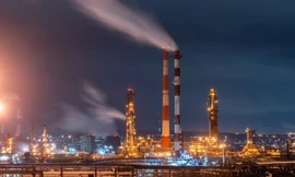 Máy bay không người lái tấn công nhà máy lọc dầu 90 năm tuổi của Nga 