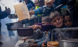 Quân đội Israel tuyên bố ngừng bắn theo giờ để làm dịu nạn đói ở Dải Gaza