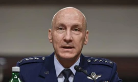 Tướng Không quân Mỹ bất ngờ thông báo nghỉ hưu