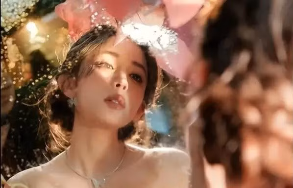 Cổ Lực Na Trát khiến cộng đồng mạng 'nín thở' bởi vẻ ngoài 'nữ thần'