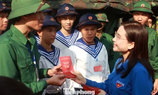 Bí thư T.Ư Đoàn Nguyễn Phạm Duy Trang thăm tân binh nhập ngũ, thanh niên công nhân tại TPHCM