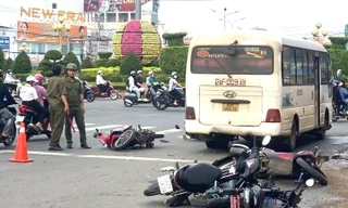 Nguyên nhân ô tô khách 29 chỗ tông loạt xe máy ở Đồng Nai