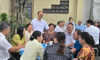 Người dân cà phê sáng, ‘mách chuyện’ với lãnh đạo phường