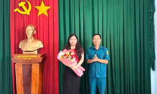 Nữ cử nhân luật, kỹ sư ở TPHCM xung phong tình nguyện nhập ngũ