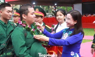 Bí thư T.Ư Đoàn Nguyễn Phạm Duy Trang tiễn thanh niên TPHCM lên đường nhập ngũ