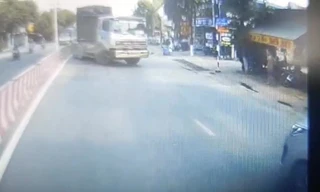 Lái xe tải liều mạng chạy ngược chiều trên đường khiến các phương tiện phải dừng lại