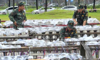 Bên trong trận địa pháo hoa tầm cao tại 'thủ phủ công nghiệp'