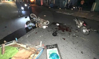 Xe máy tông vào xe lôi tự chế, 3 người thương vong