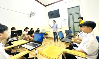 Chàng trai đưa tiếng Anh, tin học miễn phí về miền núi 