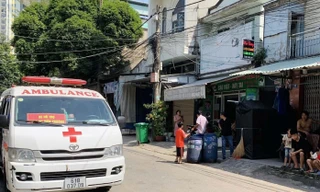 Người phụ nữ tá hỏa phát hiện bạn trai tử vong trước cửa phòng trọ