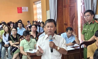 TPHCM: Gần 250 cơ sở bị tạm đình chỉ hoạt động đối thoại với cảnh sát để 'gỡ lệnh'