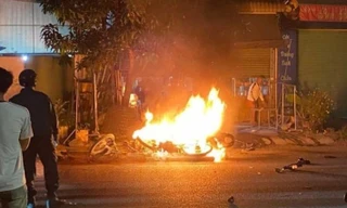 Xe máy bốc cháy sau va chạm ở TPHCM, một người tử vong