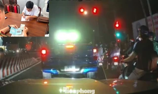 Nháy đèn pha và vượt đèn đỏ, tài xế xe bán tải bị phạt hơn 20 triệu đồng