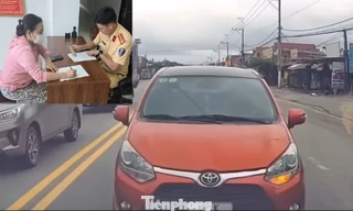 Nữ tài xế cố thủ trong ô tô sau khi đi ngược chiều đã đến công an làm việc