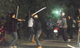 Giải quyết mâu thuẫn trên đường bằng hung khí, cả 4 đối tượng bị khởi tố