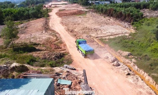 Cận cảnh thi công chỗ ở cho các hộ dân bị giải tỏa để làm đường Vành đai 3 TPHCM 
