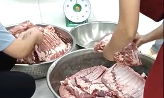 Phụ huynh chất vấn lãnh đạo nhà trường về vụ việc