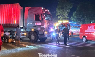 Nữ công nhân tử vong dưới bánh xe đầu kéo container