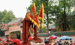 Độc đáo Lễ rước kiệu Bà ở TPHCM thu hút hàng vạn người