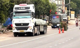 Tông đuôi xe đầu kéo, tài xế xe máy tử vong tại chỗ