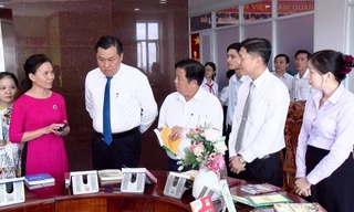 TPHCM trao tặng hơn 10.000 bản sách cho các phường, xã