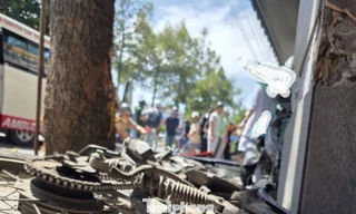 Khách trên taxi tử vong trong vụ xe lao vào nhà dân ở TPHCM