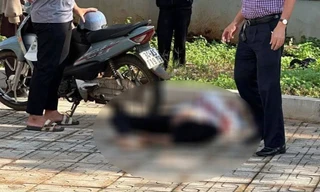 Một học sinh đi xe điện trong trường, tông vào tường tử vong