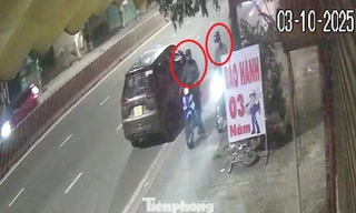 Clip: Tài xế dừng xe lề đường bị trộm cuỗm ngay điện thoại