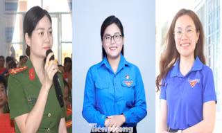 Cử tri trẻ TPHCM hào hứng khi được tham gia ngày hội của toàn dân