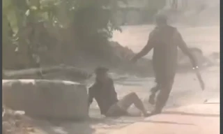 Nhóm người cầm mã tấu hỗn chiến trong mỏ đá