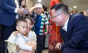 Cục trưởng Cục Hàng không thăm, chúc Tết bà con ngay tại sân bay Tân Sơn Nhất