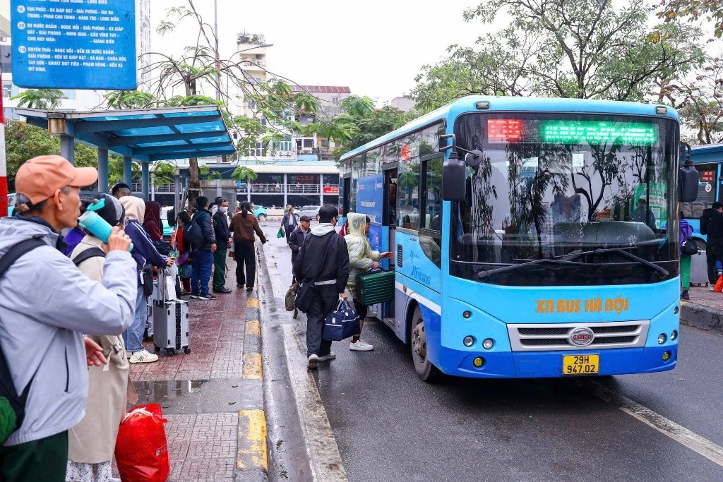 Hà Nội Tăng Cường 9 Tuyến Buýt Kết Nối Khu CNC Hòa Lạc, Thuận Tiện Cho Học Sinh Và Người Đi Làm
