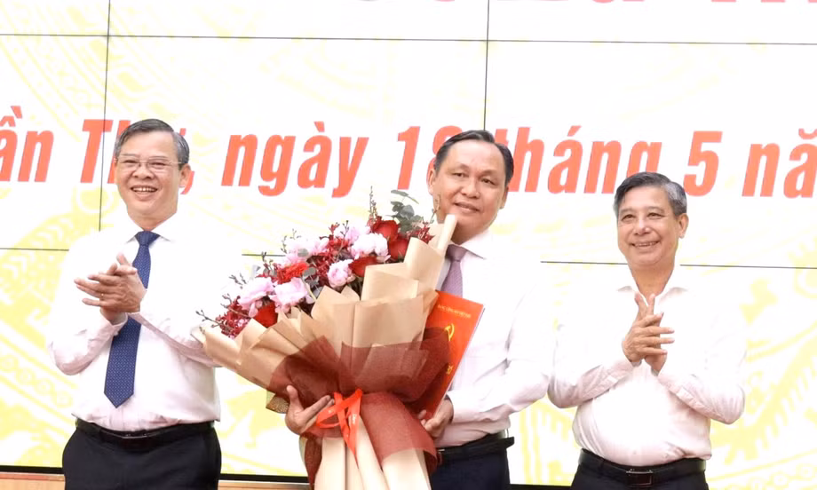 Công bố quyết định của Thủ tướng phê chuẩn Phó Chủ tịch UBND TP. Cần Thơ