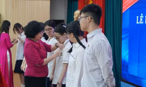 102 học sinh THCS Ngô Sĩ Liên vinh dự được kết nạp Đoàn trong Tháng Thanh niên