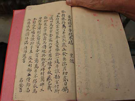 Chuyện về 'cuốn sổ đỏ' 400 năm tuổi