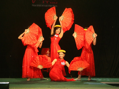 Sôi nổi đêm chung khảo Miss ITgo 2011