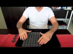 Lạ lùng màn ảo thuật xếp gạch kỳ bí