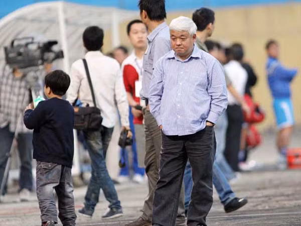 Vung tay quá trán, bóng đá Việt lãnh hậu quả