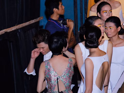 Minh Hà khóc ở hậu trường chung kết Project Runway
