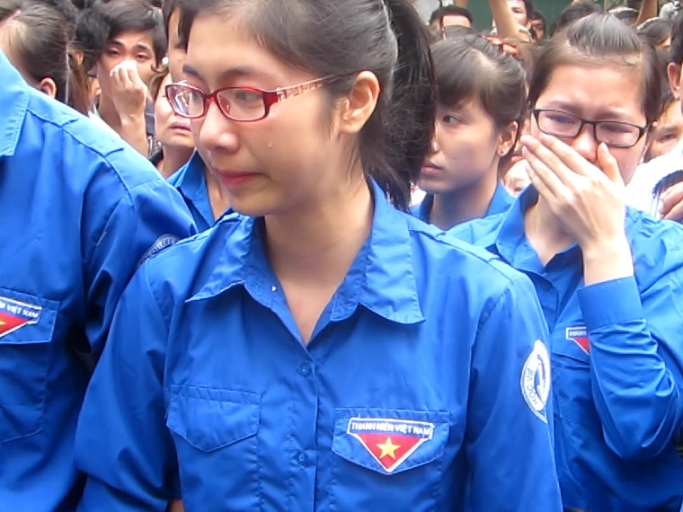 Hà Nội: Nước mắt rơi trên đường Hoàng Diệu