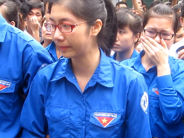 Hà Nội: Nước mắt rơi trên đường Hoàng Diệu