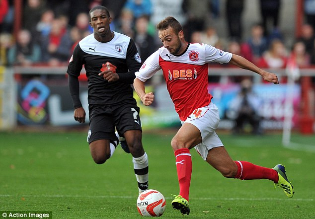 Quẫn trí, HLV M.U "cầu cứu" cầu thủ ở giải hạng... bét