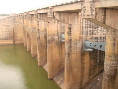 Lượng nước về nhiều hồ thuỷ điện thấp hơn cùng kỳ năm ngoái, đẩy áp lực tăng giá điện cho năm 2013