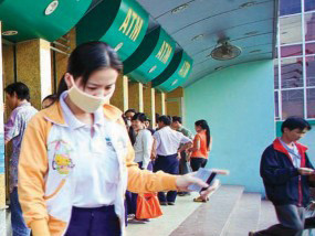 Phí ATM và những điều phi lý