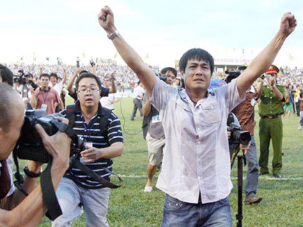 HLV Hữu Thắng: ‘Giấc mơ cháy bỏng là vô địch!’