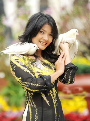 Kiều Trinh: Thích “bố mẹ đẻ”, không ưa “bố mẹ nuôi”