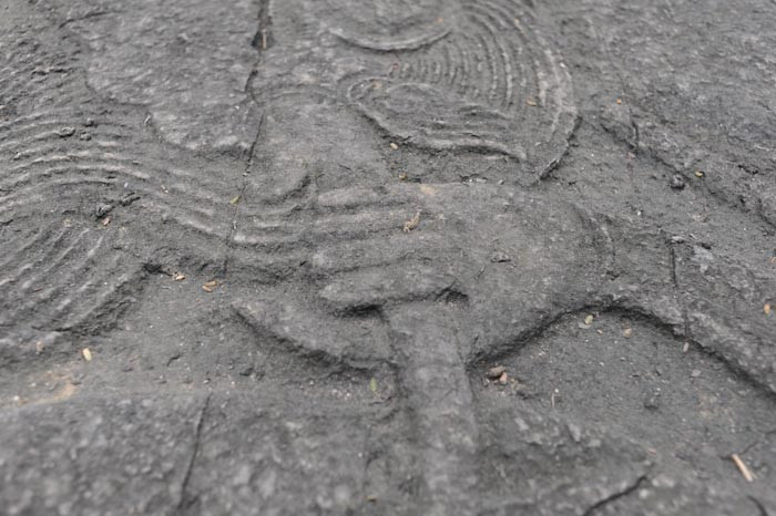 'Bí ẩn' sập rồng có đôi tay phụ nữ ở đền vua Đinh