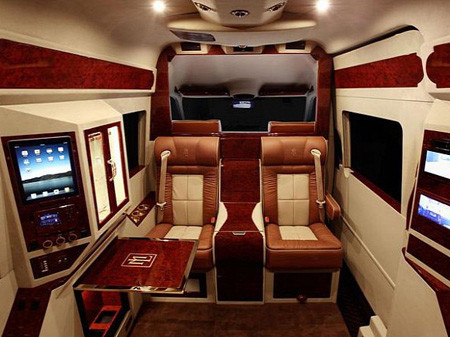 Biến Mercedes Sprinter thành phòng khách siêu sang